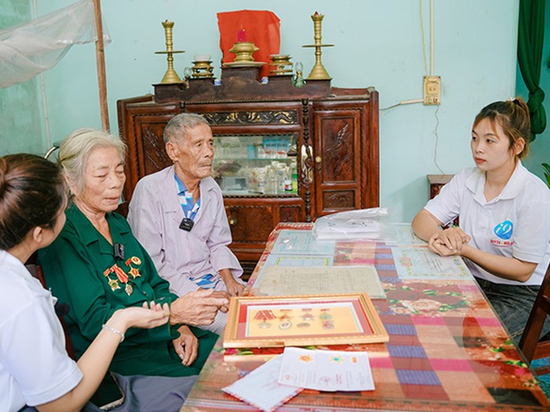 Tập hợp các tài liệu pháp lý và biểu tượng công lý tượng trưng cho chính sách của 68GB Game Bài.